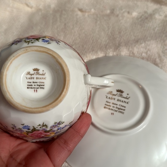 Royal Kendal ”Lady Diana” Fine Bone China Made in England Teacup and Saucer - Picture 6 of 6